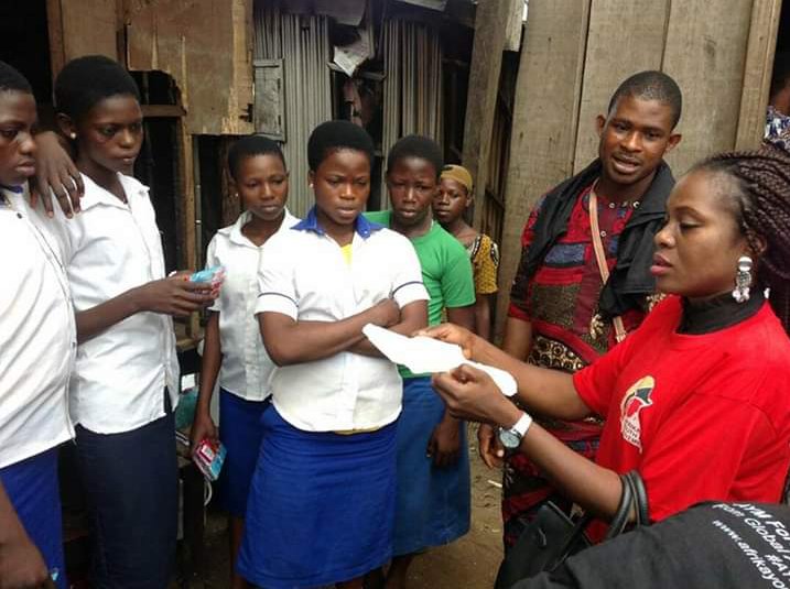 FeyiNation's tweet photo. Another set of years throwback pictures on Menstrual hygiene and free sanitary pads give out.
.@HameedatBalogun
.@HPovertyRelief
.@riseupforgirls
.@PAWAfrica
.@DinmaIjele
.@AkissShas
#Girls
#girlsissues
#menstrualhygiene
#sanitarypads
#rural
#Ruralriverine
#community https://t.co/9rU03Uq88R