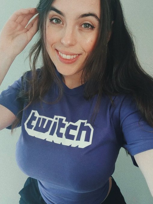 what game should I play?  going live at 12pm AEST  (2 hrs from this post)  💜✨ https://t.co/d4mxo3Ehpa<a href="/tag/ad"class="tags"><span>#ad</span></a><a href="/tag/roguecompany"class="tags"><span>#roguecompany</span></a>