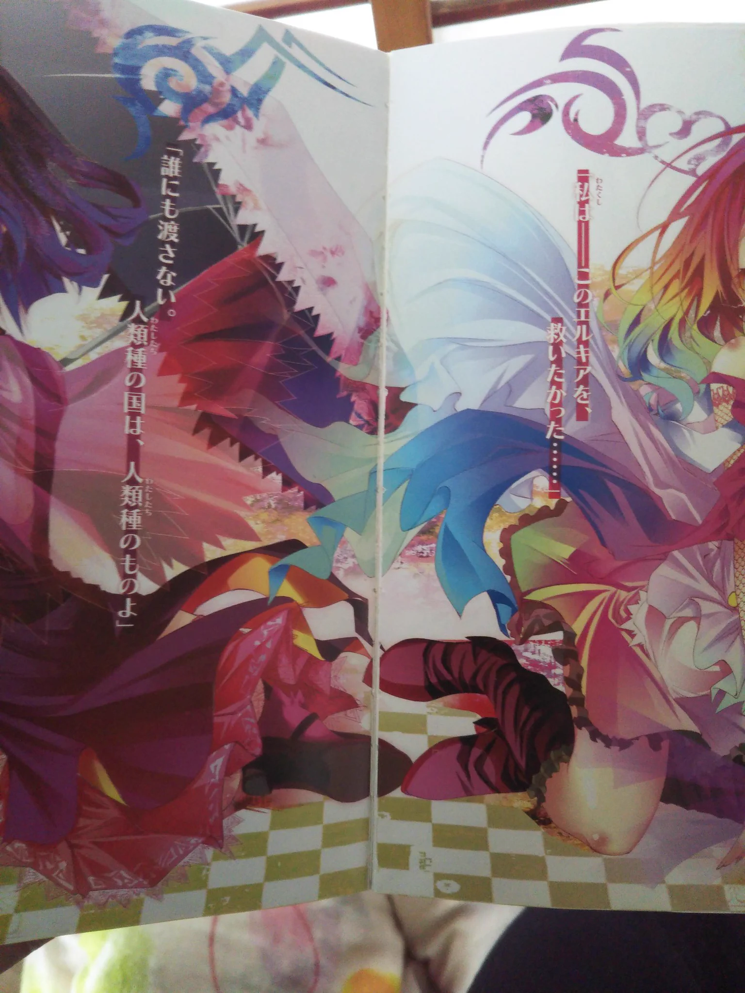 @Rei__kuzyo 分かる!!変に癖がついたりするし、ページが汚れる!!
あと、本のイラスト見たいのはわかるけど、ここまで開く？ 