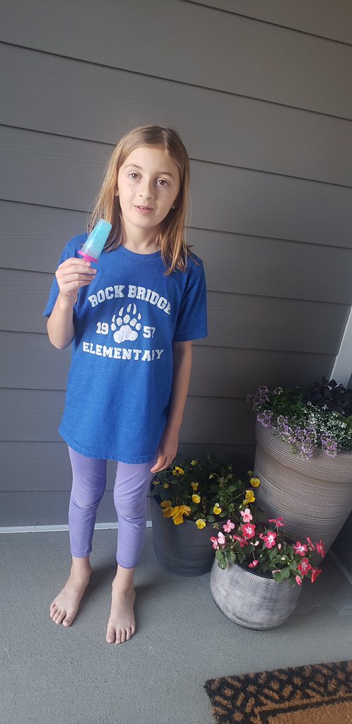 TeamMossRBE's tweet image. Look at this Team Moss student sporting her @rbebears shirt. I was twinning with her this afternoon! #CPSspiritweek #RBEathome