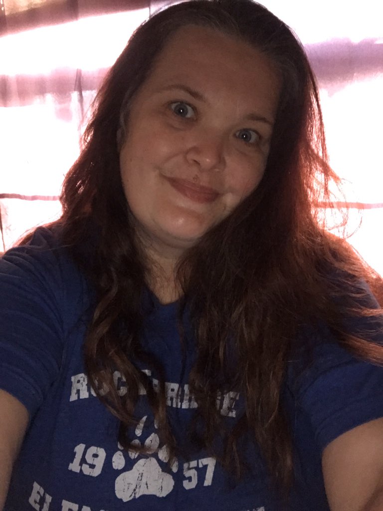 TeamMossRBE's tweet image. Look at this Team Moss student sporting her @rbebears shirt. I was twinning with her this afternoon! #CPSspiritweek #RBEathome