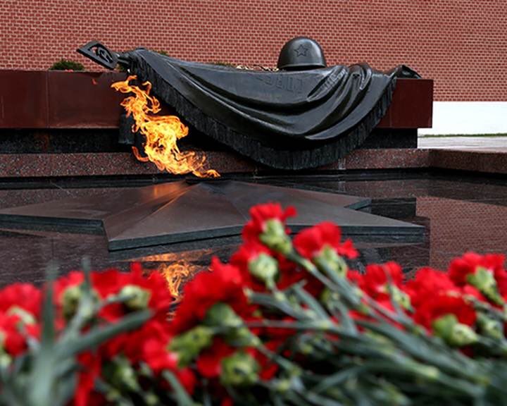 Сая сая хүний алтан амиар боссон ялалтын энэ өдрийн мэнд хүргэе
Хорвоо дэлхий хүн зон амгалан байх болтугай 🙏🙏🙏