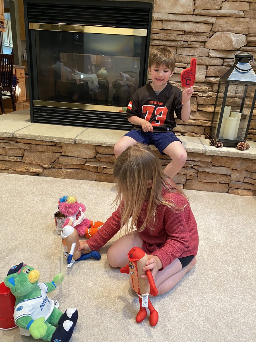 Missing the @Indians so we made some Progressive Field snacks and had a @TribeHotDogs race. <a href="/SliderTheMascot/">Slider</a> &amp; <a href="/LCCapsSkipper/">Skipper</a> ensured a clean race!
#QuarantineTribe
#MLBAtHome