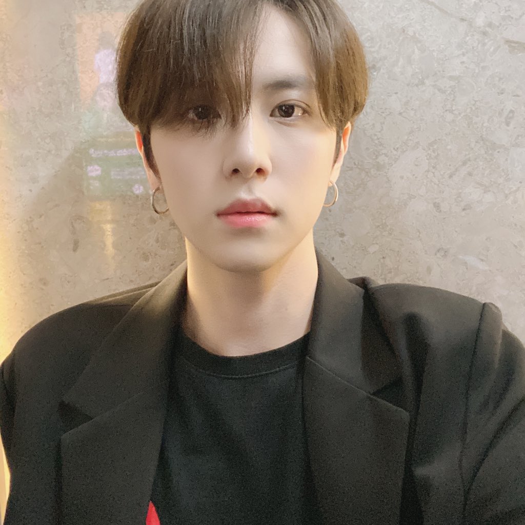 DongHan_Arg's tweet photo. |NOTICIA| 200505 #동한 #김동한 #KIMDONGHAN #D_NATION @KDH_official || Kim #Donghan, recibiendo luz solar suave y emitiendo una atmósfera de ensueño... imágenes visuales impresionantes.
cr: naver | trad. ing: kdh_subs
Subido y traducido por Sweet Smile - Kim Donghan Argentina https://t.co/ArOtIpzWIU