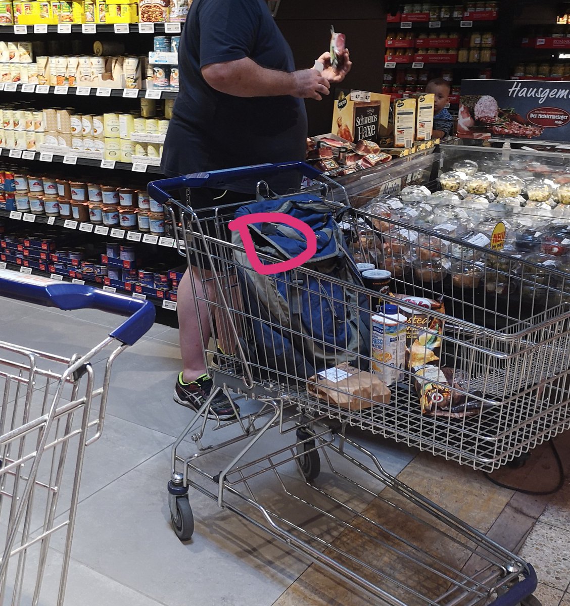 NiemalsManuel's tweet photo. Als wir diese Piepsdinger im Supermarkt gefunden und bei random Leuten an die Einkaufswägen geklebt haben https://t.co/0UVD91vzp9