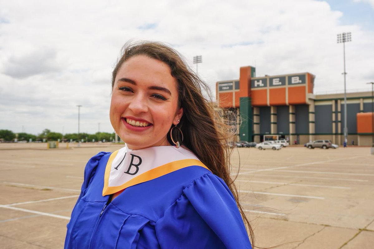 akaR4chel's tweet photo. I received my IB hood this afternoon, and it was so rewarding!!!It was not how it was originally planned, but I'm so grateful we were able to have it! IB has been part of my life for 2 years, and it has made me work for it!🏆 wouldn't regret anything.

#IBdone https://t.co/sOiI6nNvka