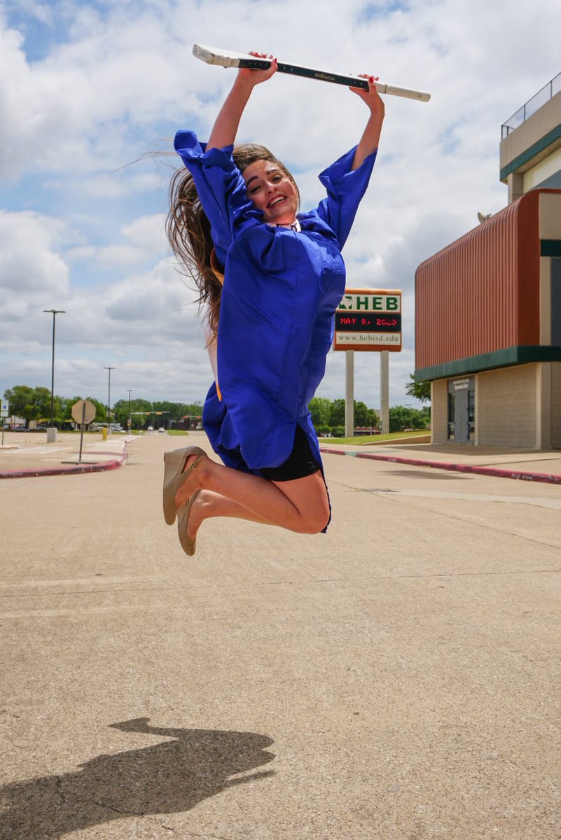 akaR4chel's tweet photo. I received my IB hood this afternoon, and it was so rewarding!!!It was not how it was originally planned, but I'm so grateful we were able to have it! IB has been part of my life for 2 years, and it has made me work for it!🏆 wouldn't regret anything.

#IBdone https://t.co/sOiI6nNvka