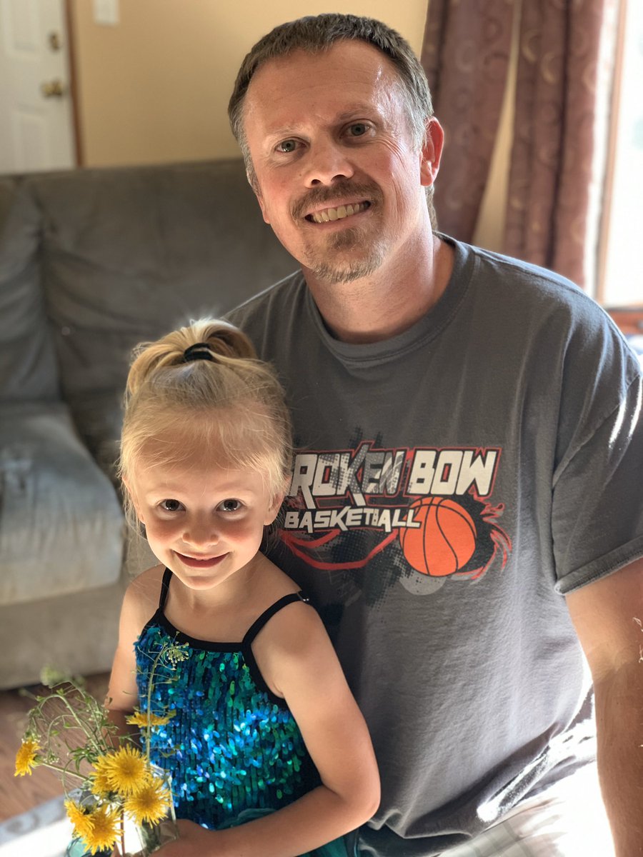 jellis312000's tweet photo. Just For Kicks Zoom Recital Tonight #tinykicks #dadpickedtheflowers https://t.co/hfJOmmz1OD
