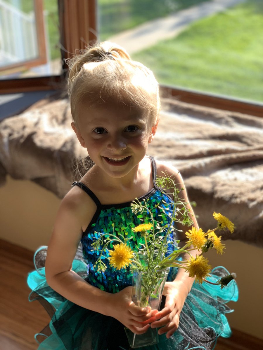 jellis312000's tweet photo. Just For Kicks Zoom Recital Tonight #tinykicks #dadpickedtheflowers https://t.co/hfJOmmz1OD