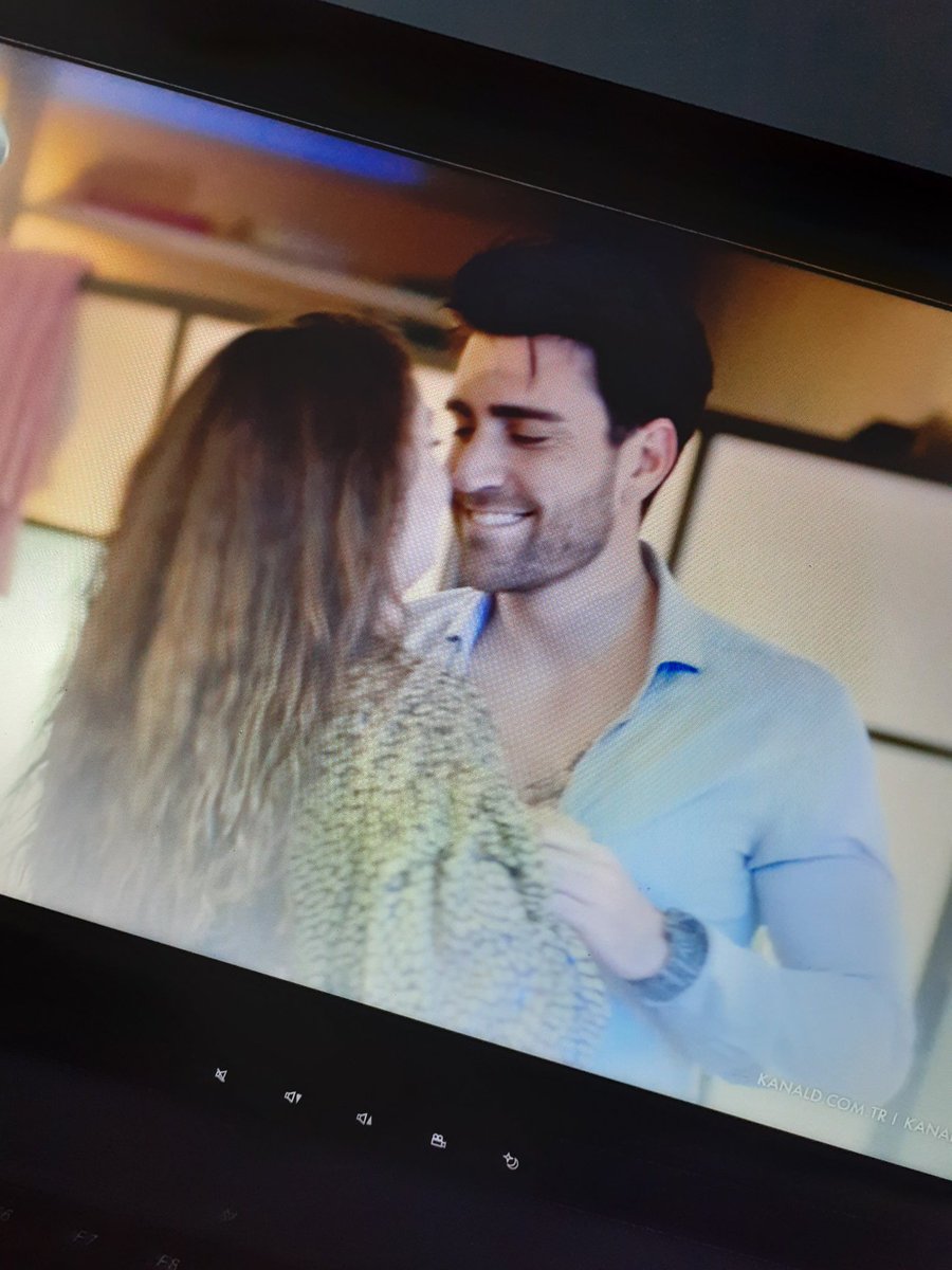 AfiliAk20's tweet photo. Bu sahneden hala çıkamayan tek ben olamam hergün izliyorum dhfhshd
#afiliask #ayker https://t.co/rJevpcEOY8