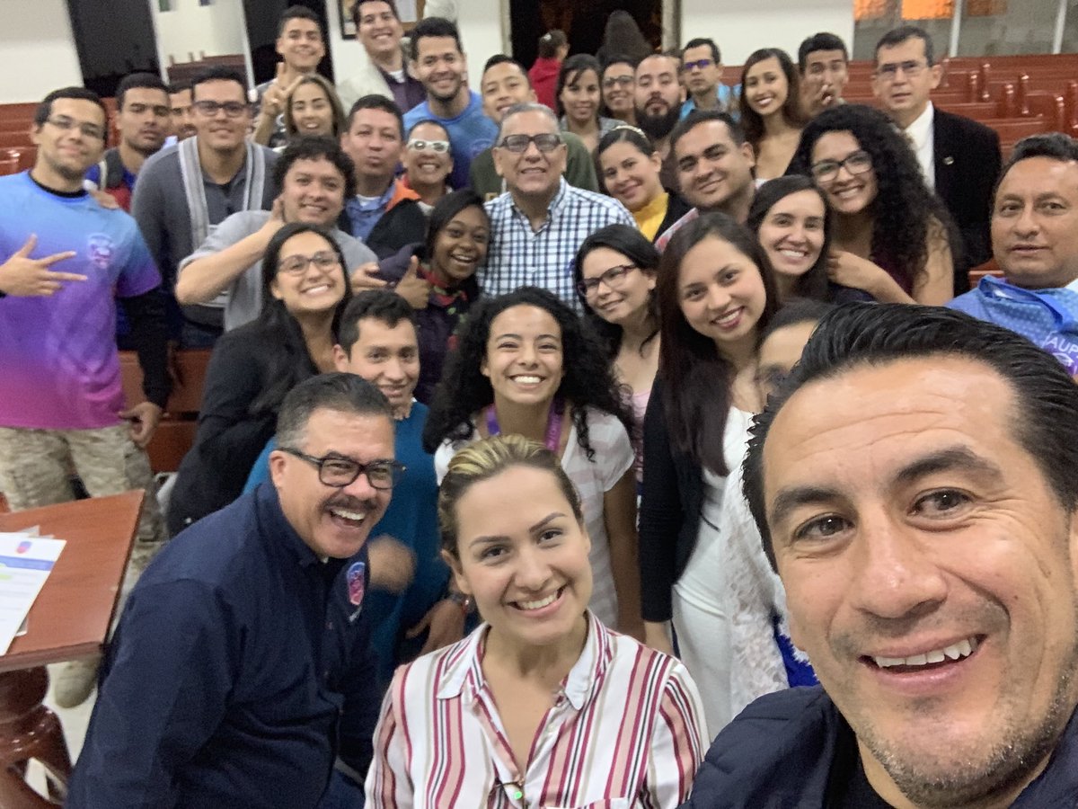 preciado_leonel's tweet photo. Los jóvenes de la unión colombiana del sur ⁦@AdventistasUCS⁩ #ComparteEsperanza ⁦@CaracolTV⁩ ⁦@VickyDavilaH⁩ https://t.co/vhyt3B8SJp