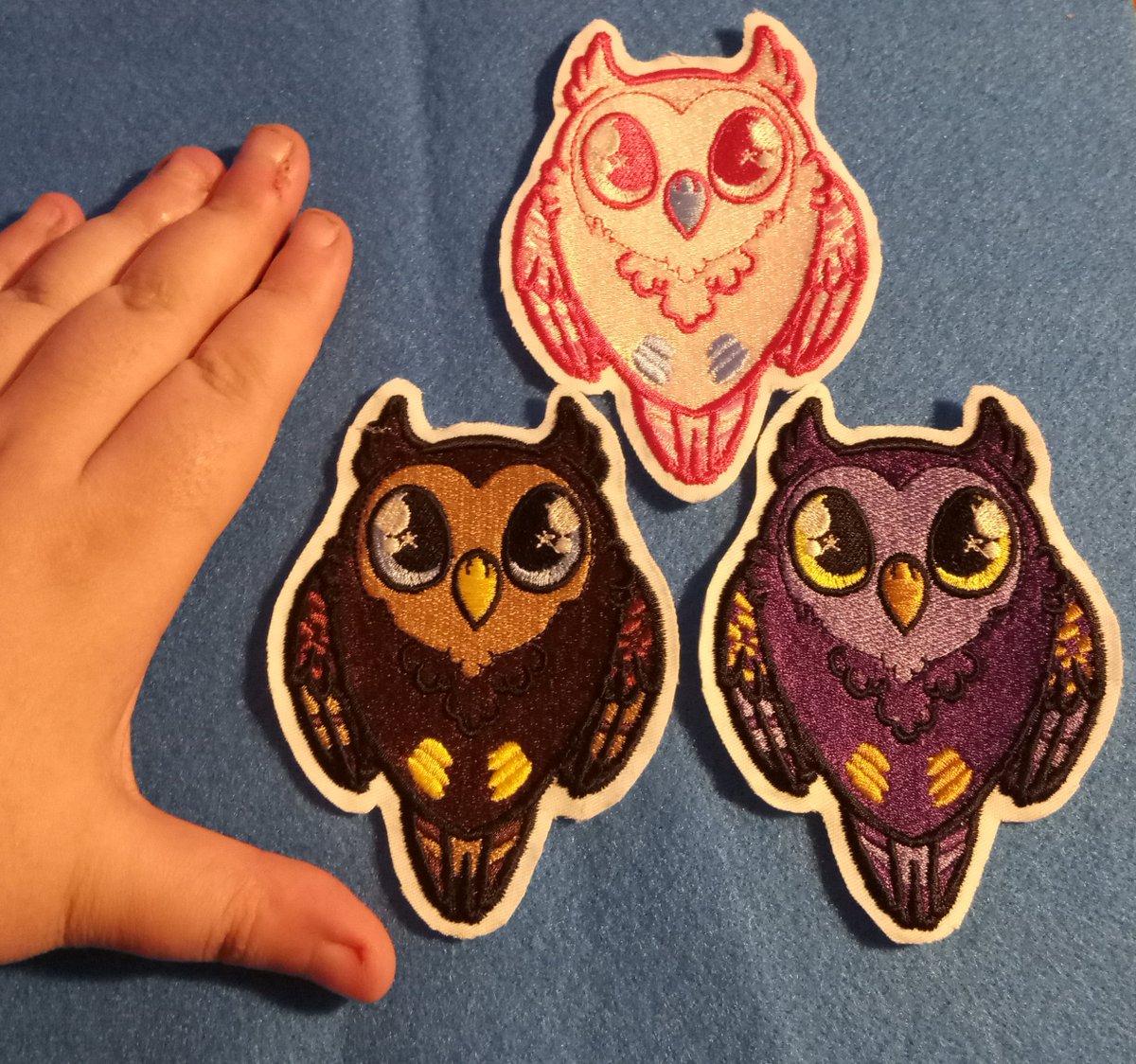 ScribblyGryphon's tweet photo. A quick preview of one of the original designs going up in my store soon; cute embroided owls in 3 colourways! #owl #patch #embroidery #embroidered #embroideredpatch #patch #bagpatch #hoodiepatch #originaldesign https://t.co/R4Lhpmi8XX