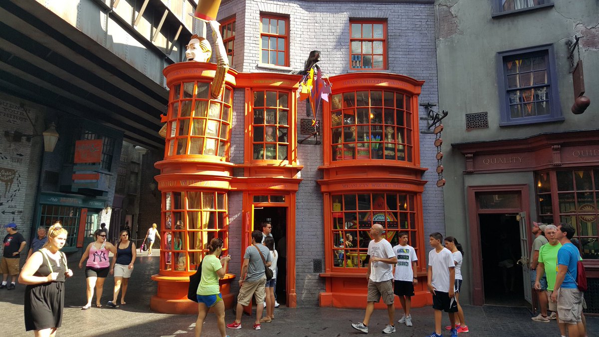 sowewander's tweet photo. Turns out we haven’t been to any cities that start with U so please enjoy these photos of #UniversalStudios instead #AlphabetAdventures https://t.co/t4ii8QNqx5