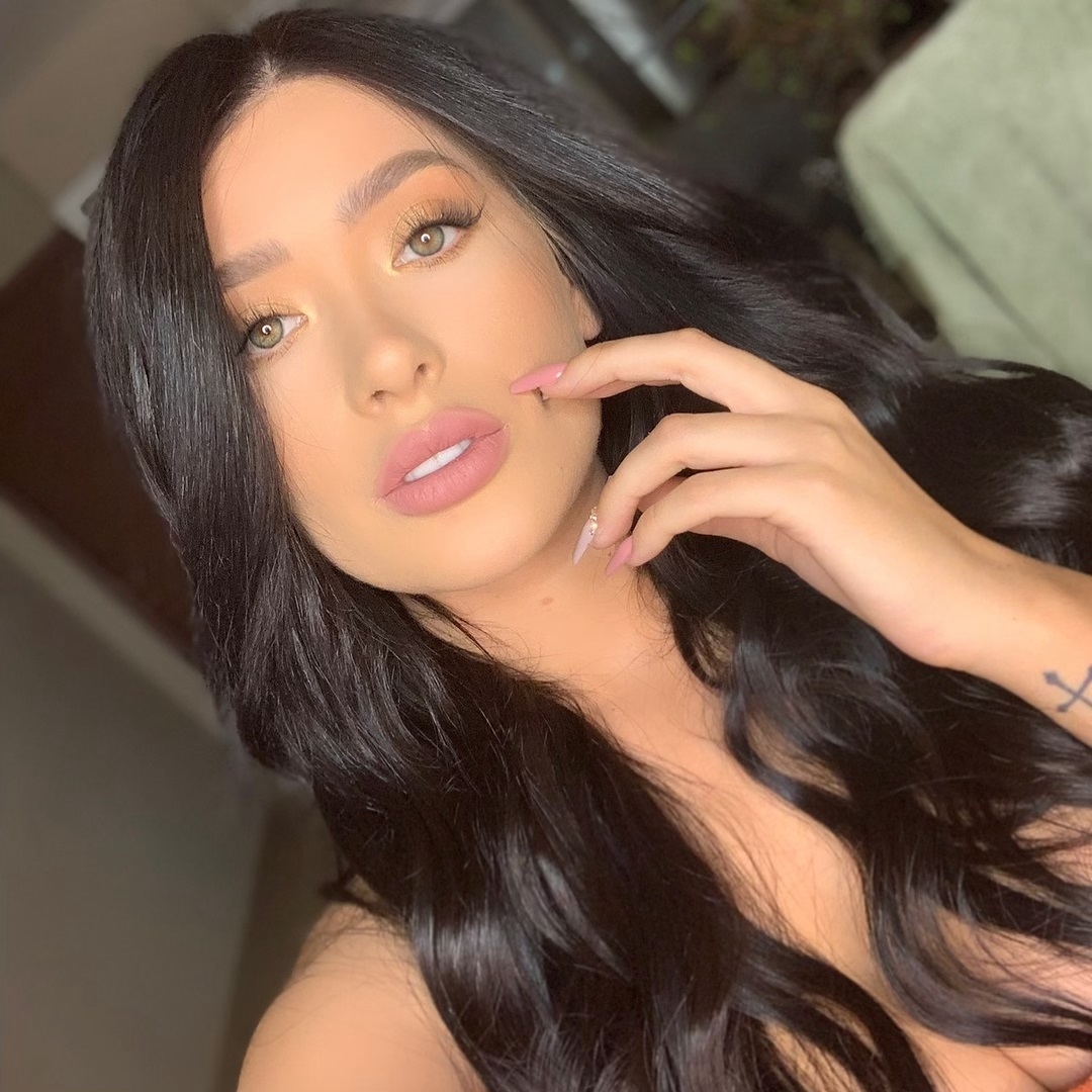 BrendaZ_Fans's tweet photo. Tu sonrisa es gol en el noventa 💫🤫 make up @wenlozano https://t.co/l8joHoMt1W
