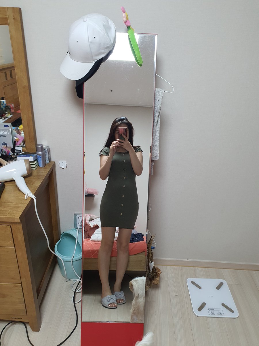 큐큐 옷사따
너뮤 여름옷이라 지금 바로는 못입게찌만

빨리 코로나끝나서 놀러가고싶다