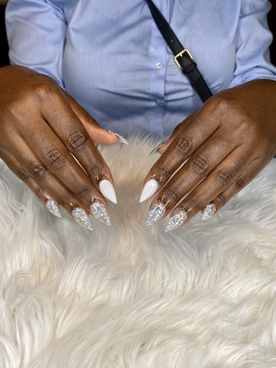 Danni_DDHx2's tweet photo. Y E L L E • Nails 🌸 •
•
#yellenails #Nashvillenails #615nails #murfressboronails #chattanooganails #utcnails #clarksvillenails #pinkfullset #nails #tsunails #fisknails #confettiglitter #shortfullset #mtsunails #exlorepage #explore #yellenails #nails https://t.co/0jroaoziah