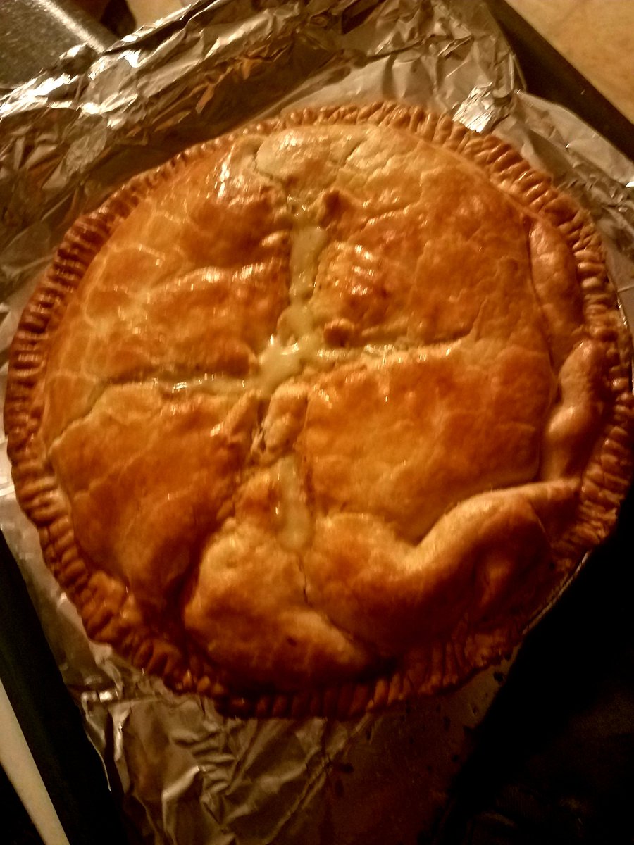 SweetLife13f0k7's tweet photo. Homemade chickie pot pie. https://t.co/8Zlpt7Frsf