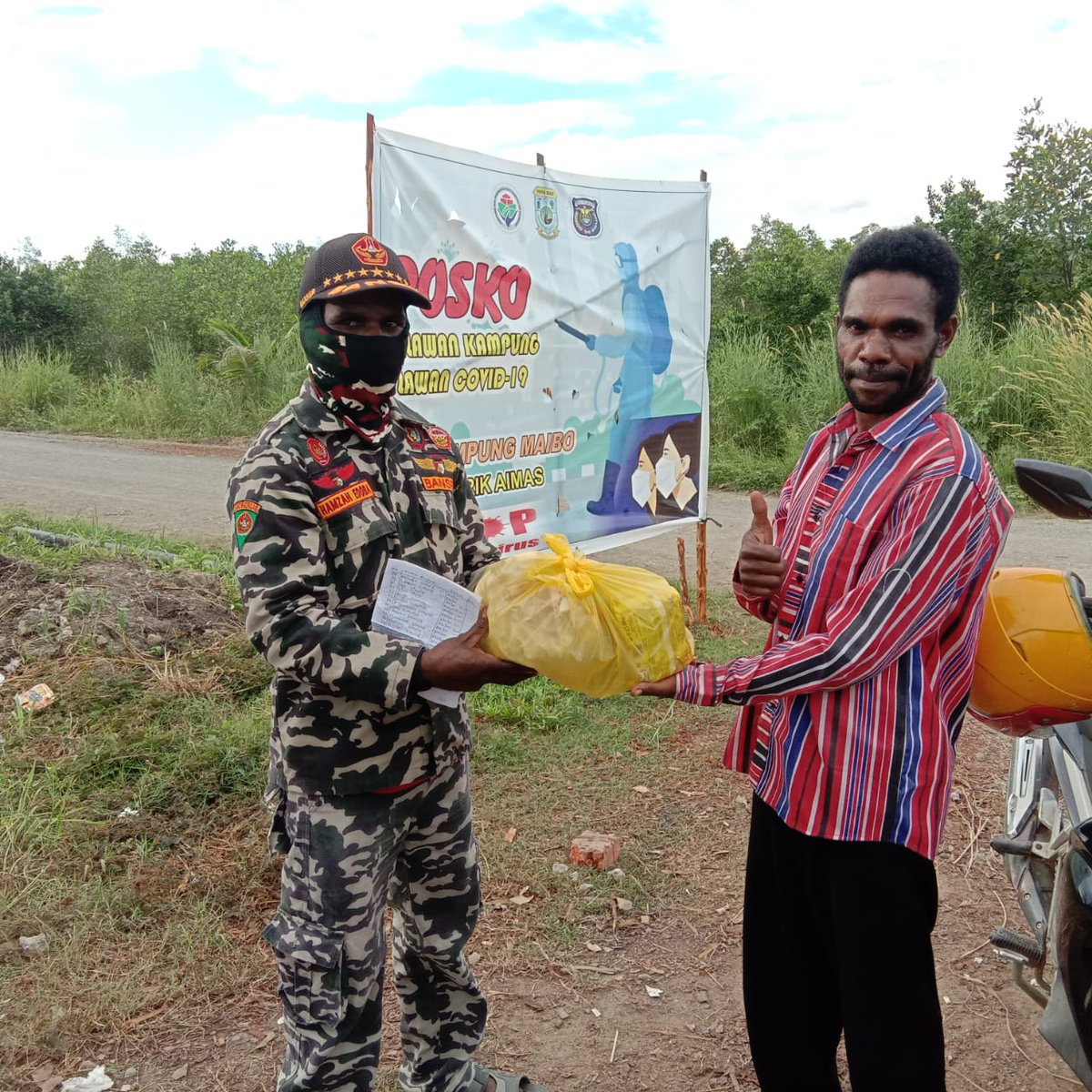 Official_Ansor's tweet photo. Giat Pembagian Sembako Kepada Warga Asli Muslim Papua (Suku Kokoda)
Kab. Sorong - Papua Barat

#AnsorBelaNegeri https://t.co/z9mS5Odhqj