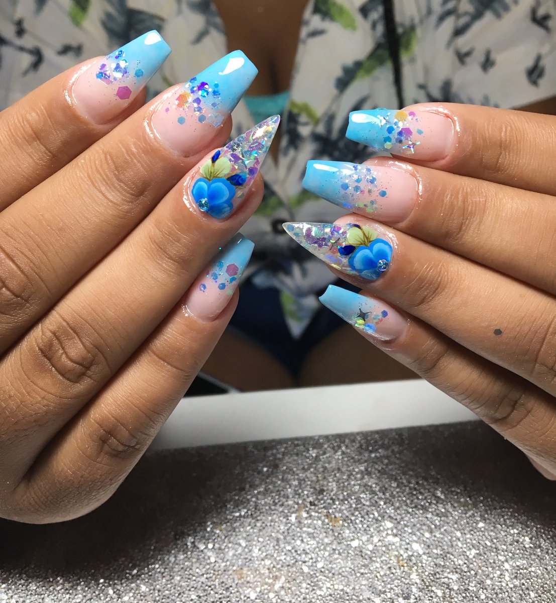icnailsdesigner's tweet photo. Um caso de amor em todos os ângulos...💙✨ #LoveNails #NailsDesigner #Cutilação #Stilleto #Ballerina #Acrigel #Floral #UnhasRuídas #Blue #UnhasDelicadas #ManicurePorAmor #Encapsulada #Esfumada #BabyColor #AcrigelFormatos #UnhasAcrilicas #acrilicnails #lixamentotecnico https://t.co/30Qv61gx2S