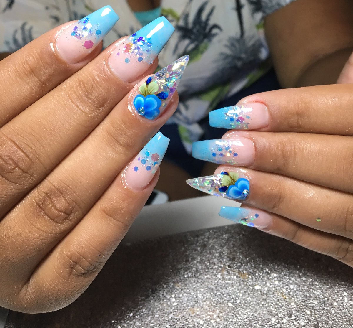 icnailsdesigner's tweet photo. Um caso de amor em todos os ângulos...💙✨ #LoveNails #NailsDesigner #Cutilação #Stilleto #Ballerina #Acrigel #Floral #UnhasRuídas #Blue #UnhasDelicadas #ManicurePorAmor #Encapsulada #Esfumada #BabyColor #AcrigelFormatos #UnhasAcrilicas #acrilicnails #lixamentotecnico https://t.co/30Qv61gx2S