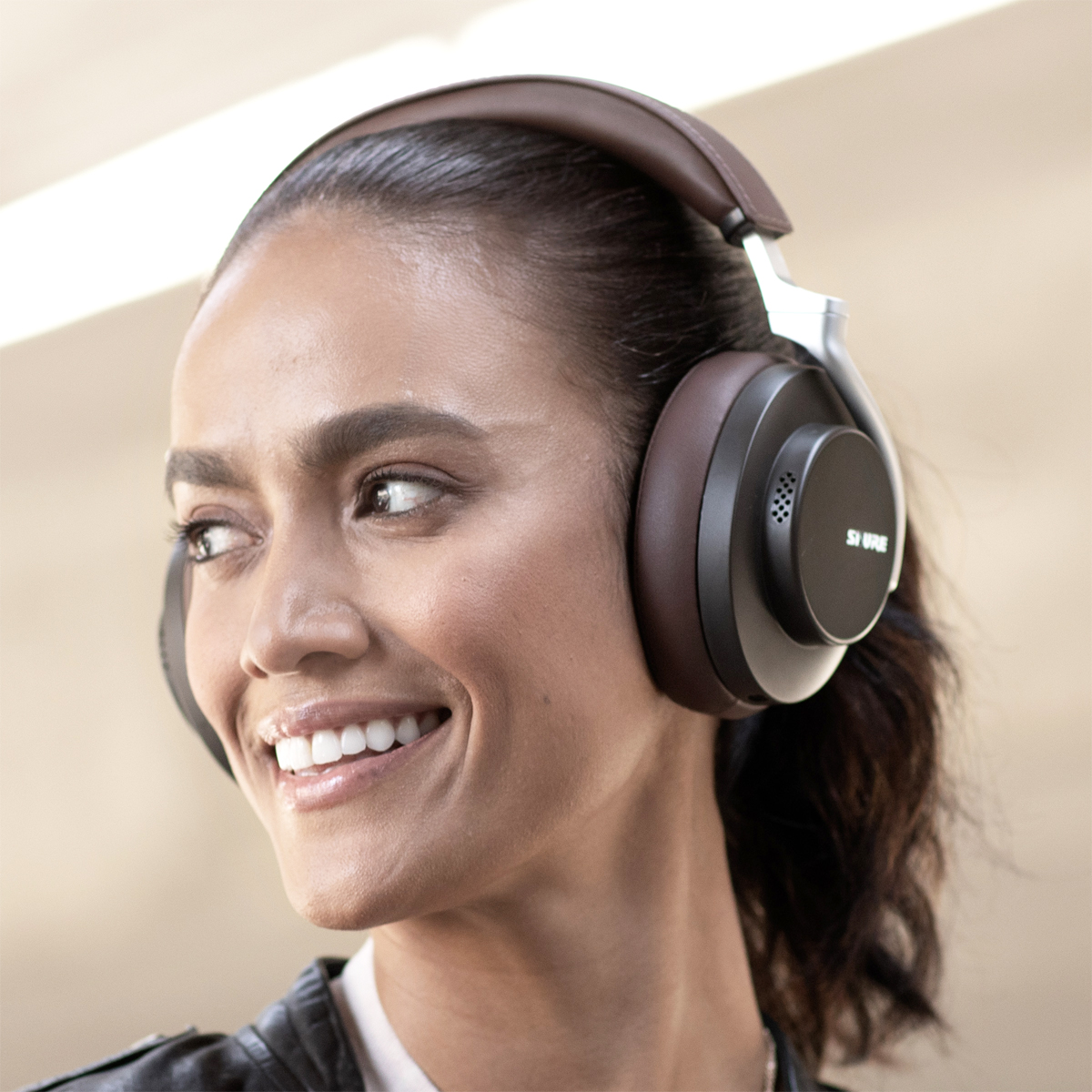 FUJIYAAVIC's tweet image. 【お知らせ】フジヤエービック、シュアの「全部載せ」NCワイヤレスヘッドホン "SHURE AONIC 50" （4/14発売予定）の予約受付を本日より開始。ブラックとブラウンの2色。 #shure #aonic #headphones #wireless #noisecancelling fujiya-avic.jp/blog/?p=54404