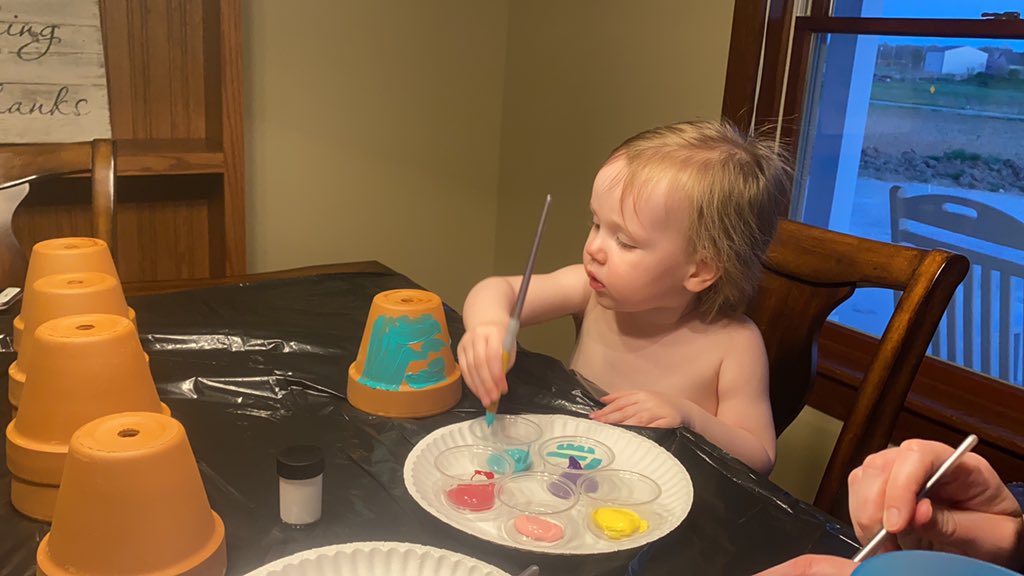 jfeldy17's tweet photo. SJ is making her limited edition Mother’s Day pots for 8 lucky moms this year. She’s putting a lot of thought into each one and is very particular about which colors go together. She’s thankful to have @KFeldheiser and @ashton_prible as her assistants! https://t.co/6fUTahErtz