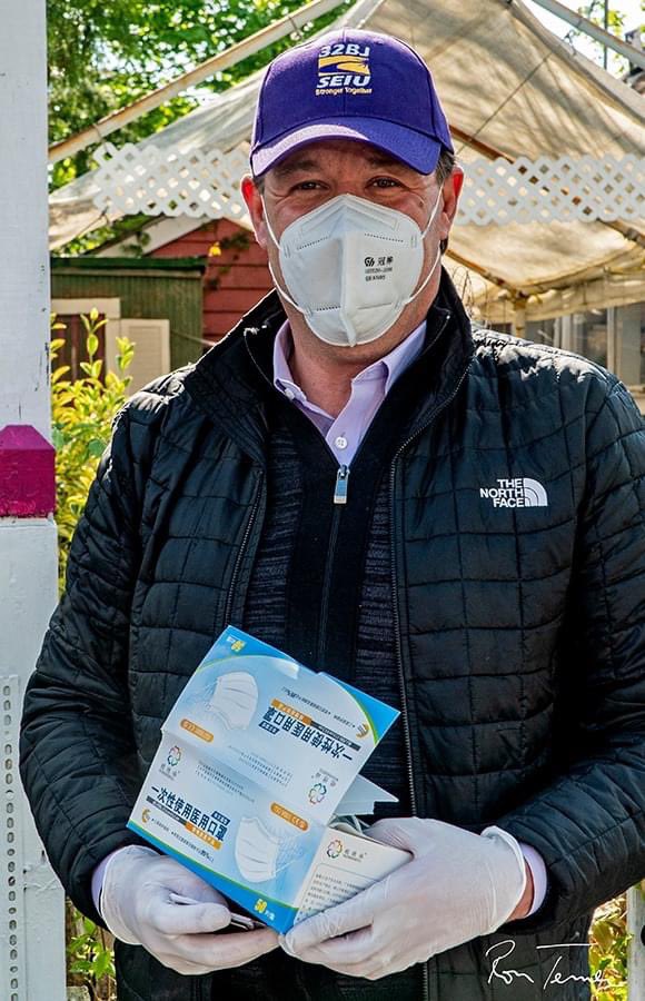 MarkGjonajNY's tweet photo. During this pandemic, #artists are finding ways to document the experiences we are going through.Thanks #RonTerner of #CityIsland for using your artistic talents to help connect our community in times of social distancing as you capture and salute so many  through your camera. https://t.co/BovY08bsOp