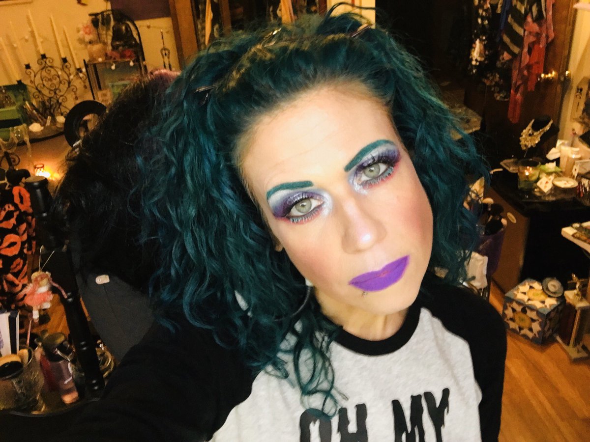 ShannonsCreati1's tweet photo. Friday Fun Colors ! @HotTopic @katvondworld #Tiktokvsyoutube #beautyblogger #gothgirl #punk #punkrock #over40 #makeup #GreenVsPurple #green #haircare #haircolour #curlyhair @notyourmothers #YouTube #youtubevstiktok #videoproduction https://t.co/j2CdI56ChT
