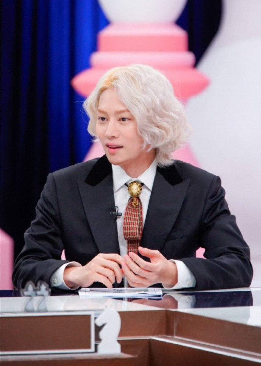 according to JTBC, Heechul was the first to donate (forest fires in Gangwon), but he decided to keep that fact private, only making it public when his agency called to notify him that people were bashing him for not donating
