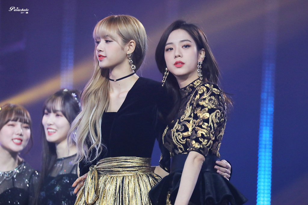 Parachute_lisoo's tweet photo. #lisoo Hello everyone there’s @Parachute_lisoo 😚A Chinese fan site for Lisa &amp; Jisoo 🥳💛💜
Let’s have a nice trip 🖤#LISA #JISOO #BLACKPINK #リサ #ジス 
@ygofficialblink https://t.co/Jm4TY6xZHZ