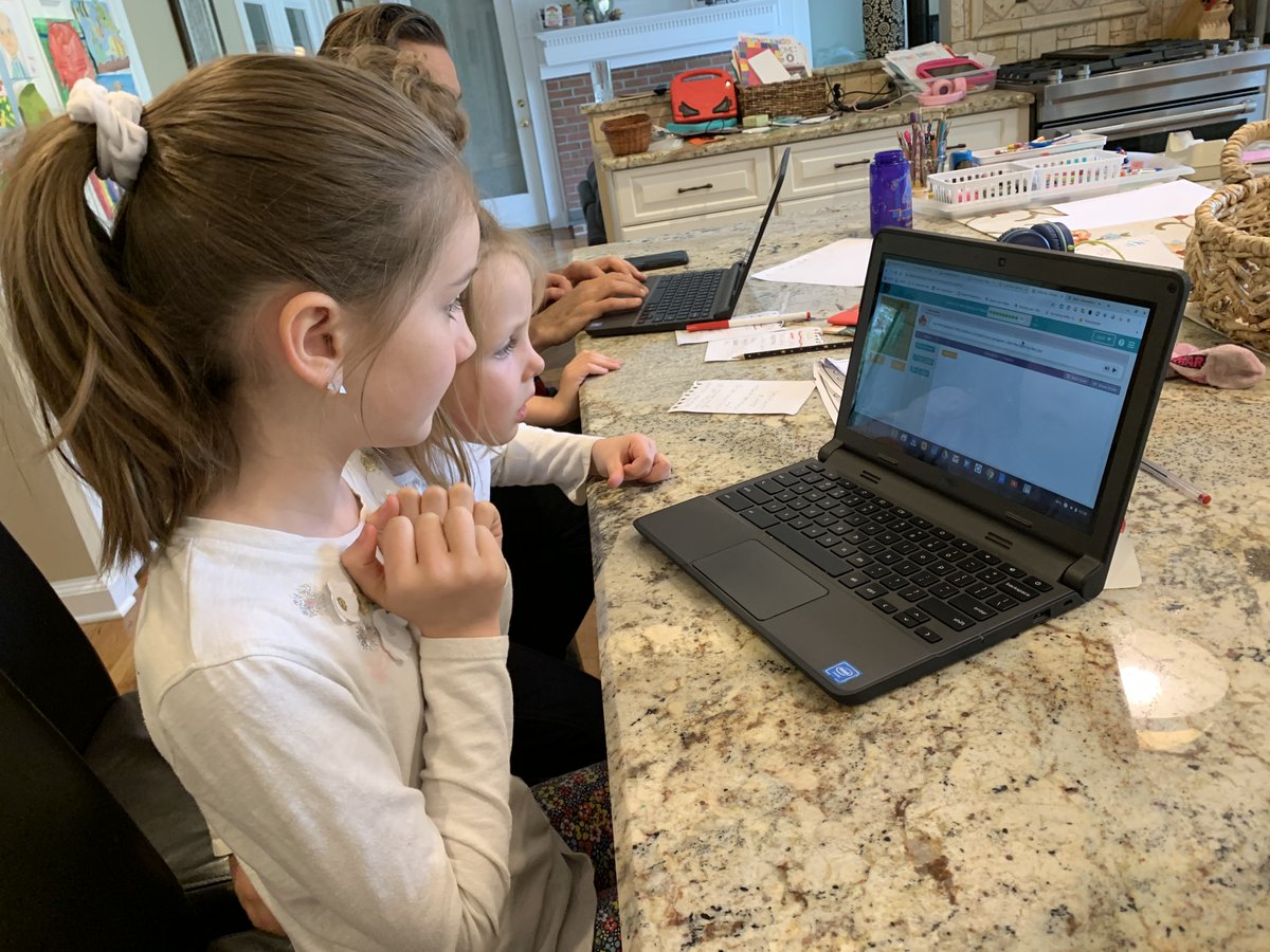 kendralynnbrito's tweet photo. Coding Fun! #HESCodingChallenge #HopewellES https://t.co/E3hr4OX2RZ