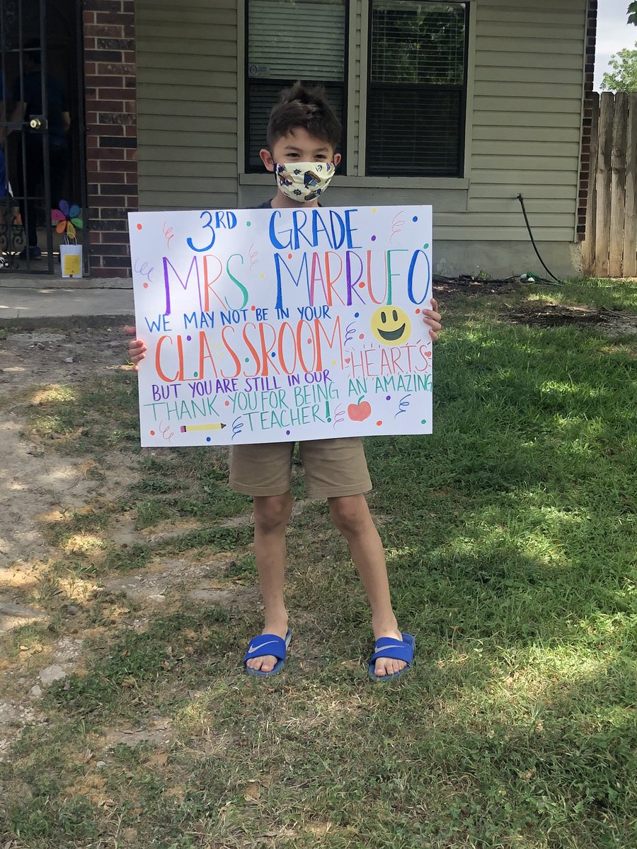 JessMMarrufo's tweet photo. Today I surprised my students with an โI miss youโ treat, and they surprised me too! @NISDMichael #Michaellegendary #Togetherwearemichael #MichaelUnited https://t.co/RNUIGrDUV1