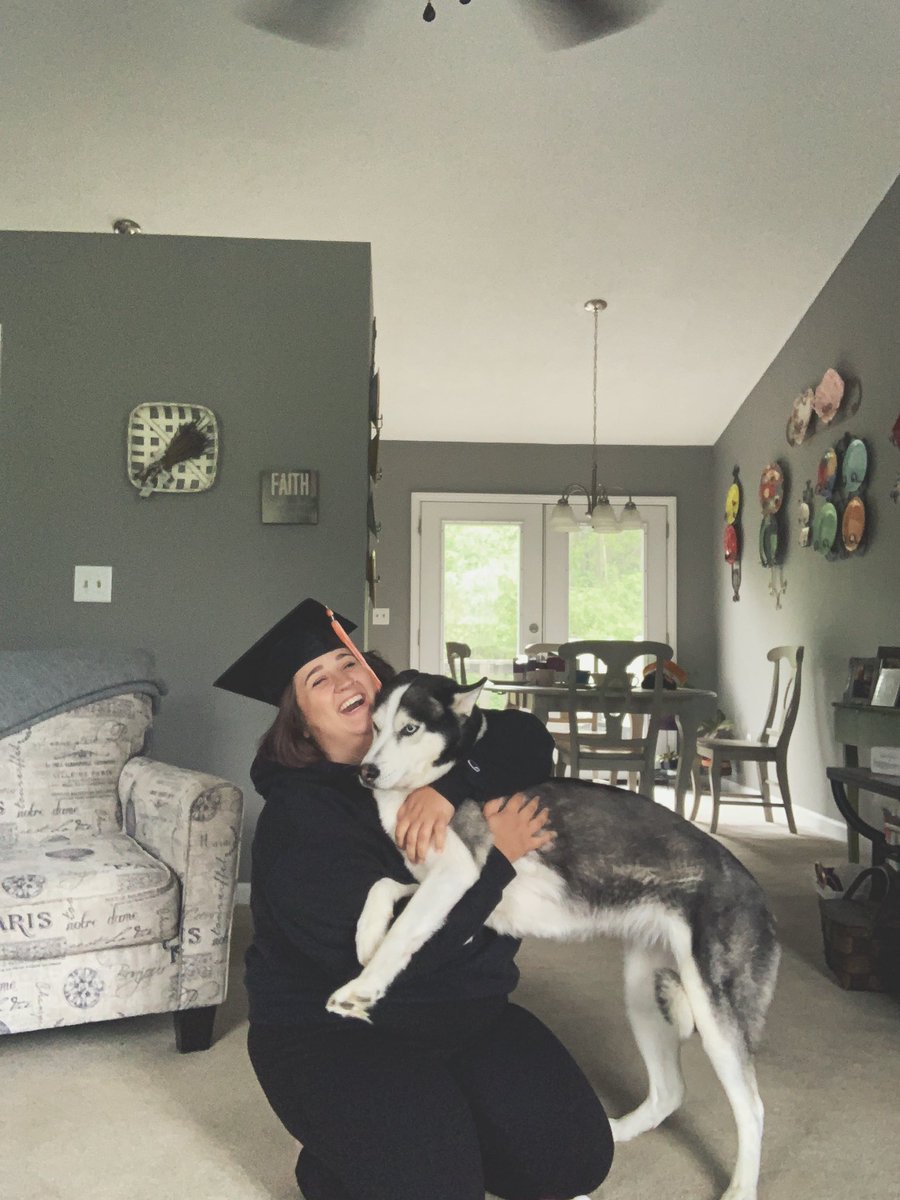 emilykate09f's tweet photo. Graduation 2020. #goodbyegradschool https://t.co/miamjJSBYY