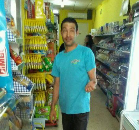 PMCivilWar's tweet photo. Día 6.

Carlos Carlos ha asesinado a El Andaluz con un crujitostazo de kebab 

Quedan 2 Pedroteños vivos. https://t.co/PptcQadfaS