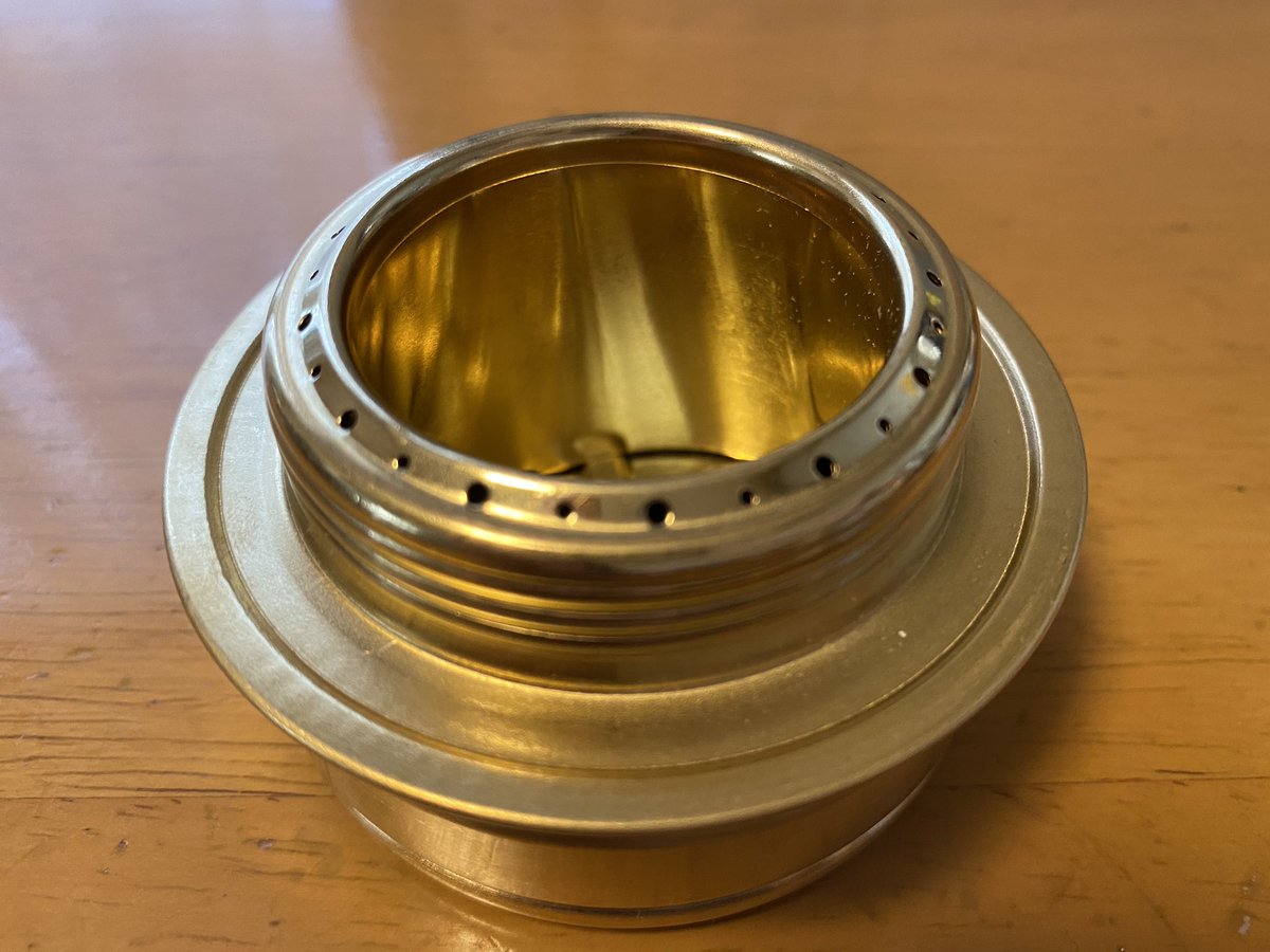 peachboy_1995's tweet image. #fasttech で買ったアルコールストーブ。思ってたより大きかった。
メスティンに入らんw
燃料用アルコール20ccで8分弱燃焼。
0.7合＋150ccの米を炊いてみて時間を計測しよう。