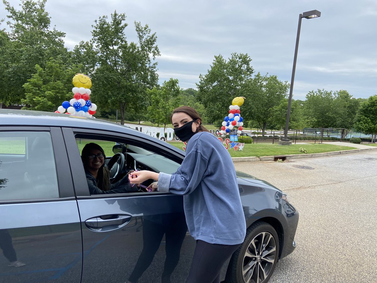 ymcagvl's tweet photo. Such a great day seeing so many Youth in Government seniors at our drive-through YIG honor cord celebration! The Greenville Y runs the statewide YIG program for 2,000+ students! #ymca #HereForGood #civicengagement https://t.co/Zu8u9rZ2kS
