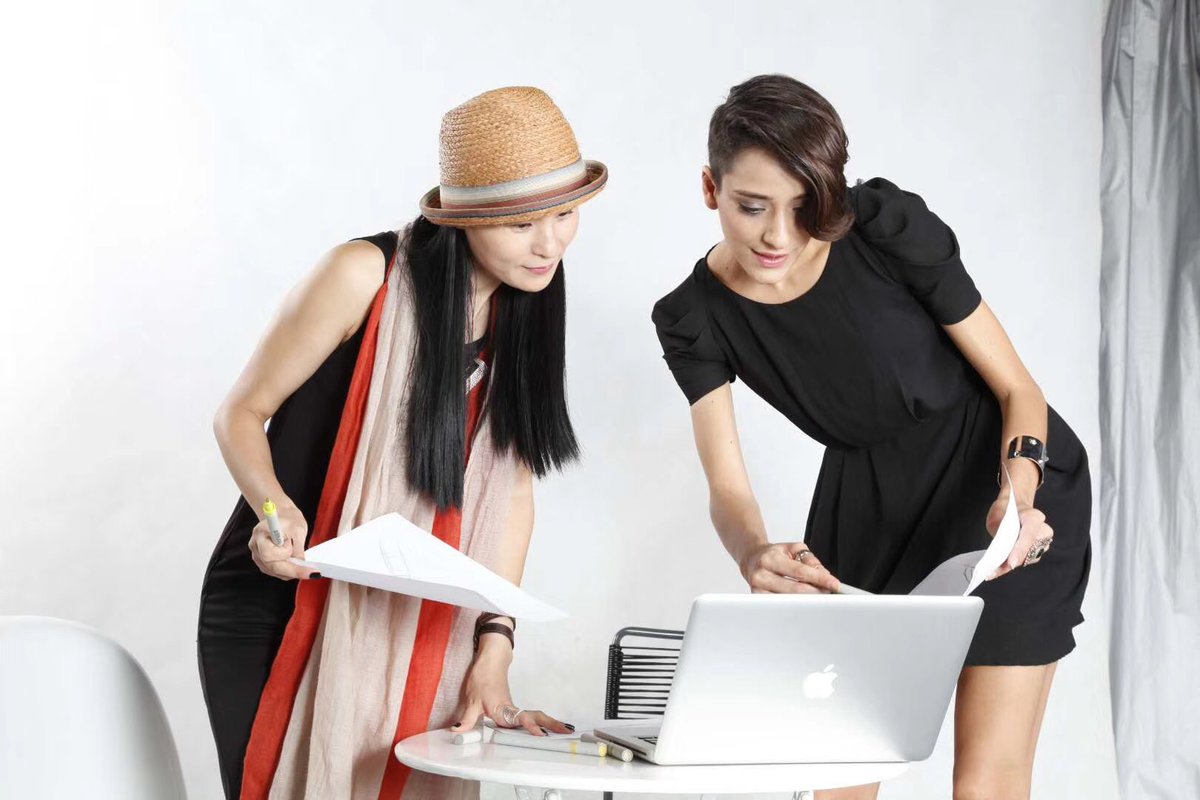 CeKitchenware's tweet image. CEO of C&amp;amp;E  kitchenware at left . And Designer at right. #kitchenware #cookware #utensils