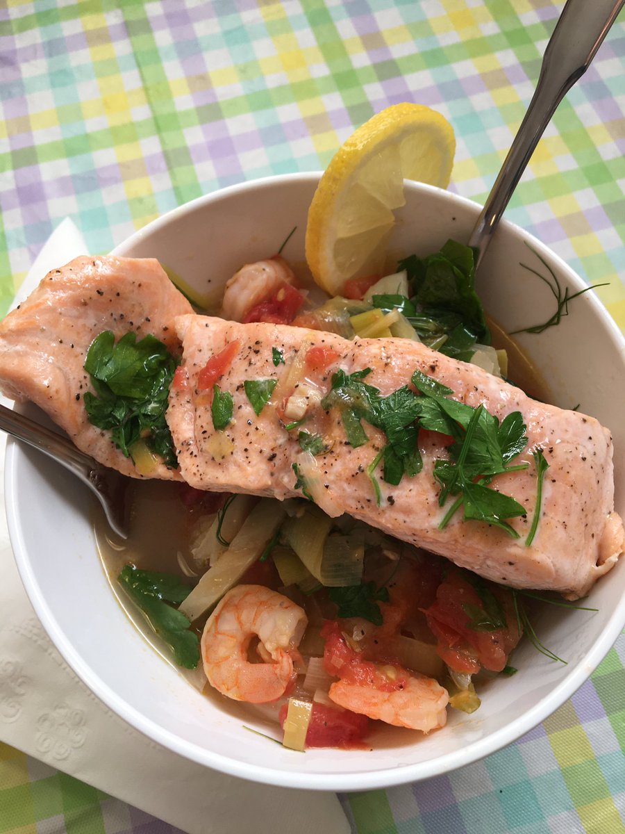 MealsWheelz's tweet photo. Cioppino Lesbia(k)no(w)! This is a clamtastic dish to share with someone you love. This was made for a big spoon. 🥄
@AndrewSacks13
#Clamtastic #CauldronTime
#ForYew #soul #food #love #dinner https://t.co/mMfttMbk4d