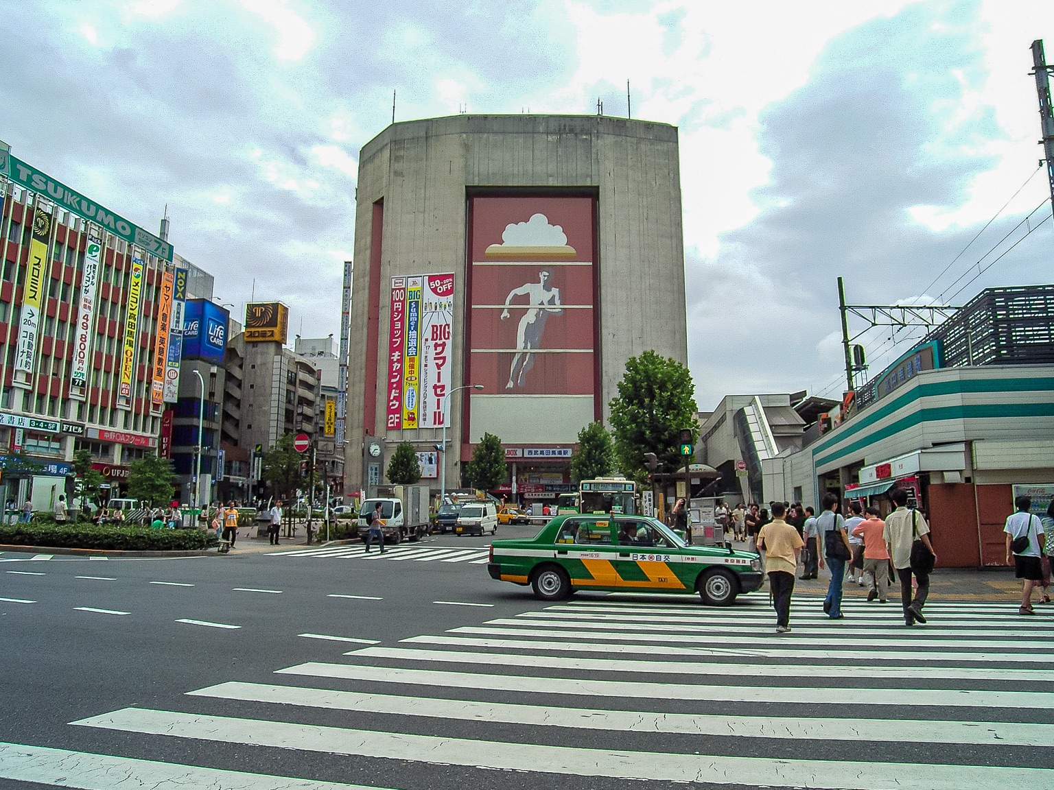 三日画師 高田馬場駅前の高田馬場ビルと Big Box高田馬場 早稲田通りが南北を貫く 04年7月10日撮影 T Co Zwbbtomai6 Twitter