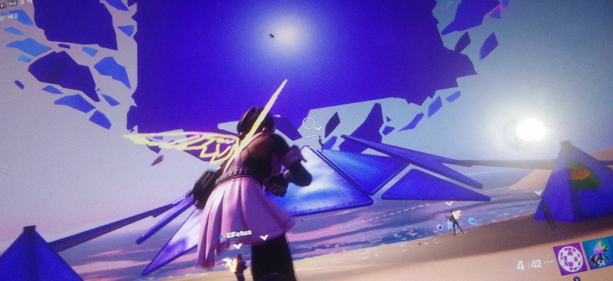 cyberpixie2's tweet photo. @fornite why does my screen look like this while the event is on but not for any of my friends. I can't even hear the music https://t.co/I8k9rnFuY7