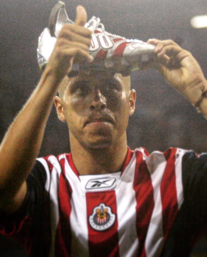 Historia_Chivas's tweet photo. 📸 #114DeChivas 🥳🎉
1️⃣0️⃣0️⃣ Adolfo “Bofo” Bautista 🏆🐐🇫🇷 @bofo_100_
#HC2020 | #Chivas | #CHIVAFEST | #HistoriaSagrada | #RebañoSagrado | #ChivasDeGuadalajara https://t.co/RjTlLfG1u6
