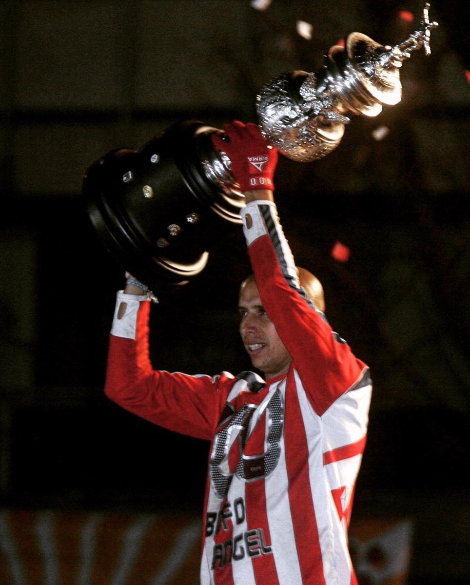 Historia_Chivas's tweet photo. 📸 #114DeChivas 🥳🎉
1️⃣0️⃣0️⃣ Adolfo “Bofo” Bautista 🏆🐐🇫🇷 @bofo_100_
#HC2020 | #Chivas | #CHIVAFEST | #HistoriaSagrada | #RebañoSagrado | #ChivasDeGuadalajara https://t.co/Y3hF6E9yjf