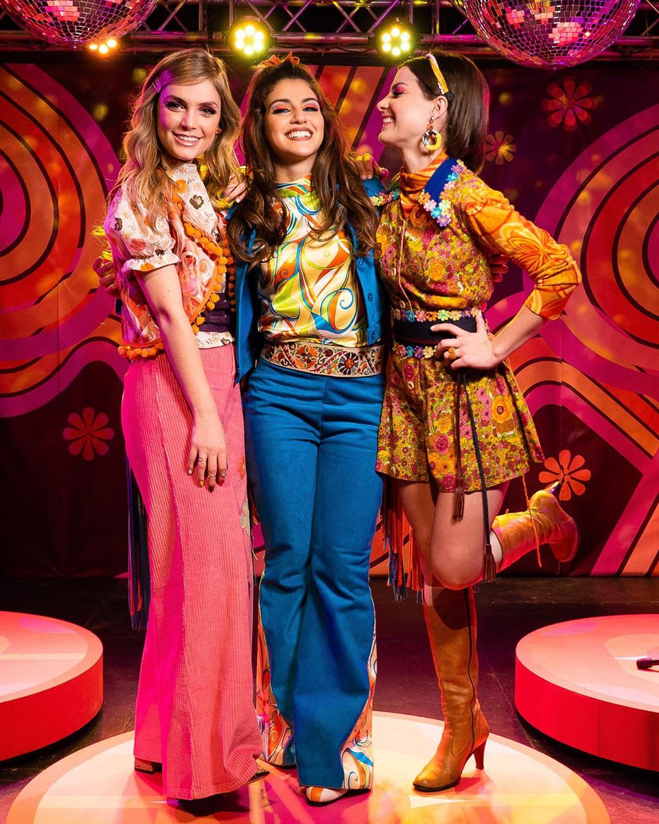 disneyugc's tweet photo. Nuestros #Fundomeros hoy en el Jukebox. ¿Qué les pareció la fiesta #FlowerPower? ☮️✌🌸 https://t.co/IFjpiT0AFd