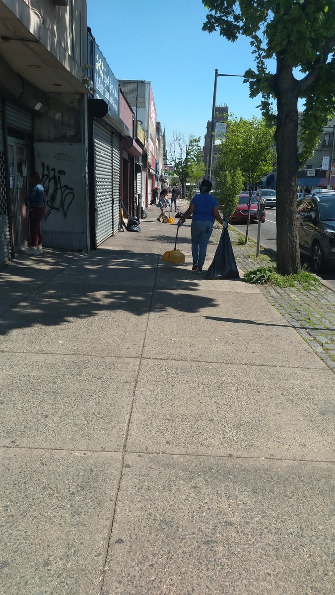 germantownnw1's tweet photo. @PhilthyTrash @PhillyMayor #beforeandafter #voteforconfidence 
#smallbusinessmodel works with stipend Volunteers as #communitystakeholders which promotes reengament by citizens cited for minor charges
#communityservicehours can reduce recidivism ...terms of diversions would include assignment for cleanup https://t.co/WsWhWlFS7S