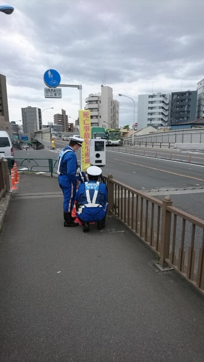 straightweeds's tweet photo. 初めて移動式オービス見た。
#移動式オービス #環七 https://t.co/1PKGBKR5ho