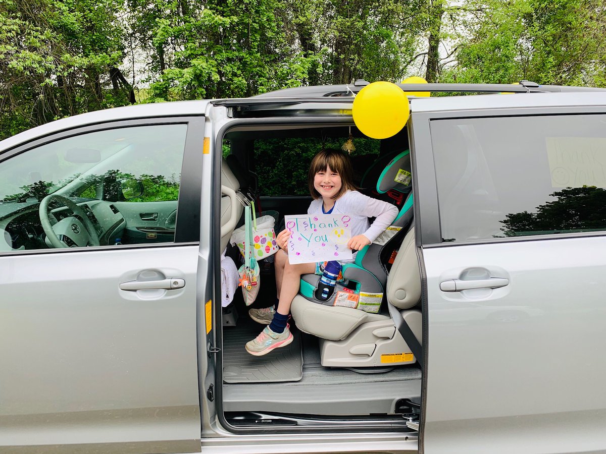 Wschultz23's tweet photo. I was surprised with the most amazing student car parade today! GES students rock! ❤️@GreenvilleES https://t.co/4rcFdBVbGY