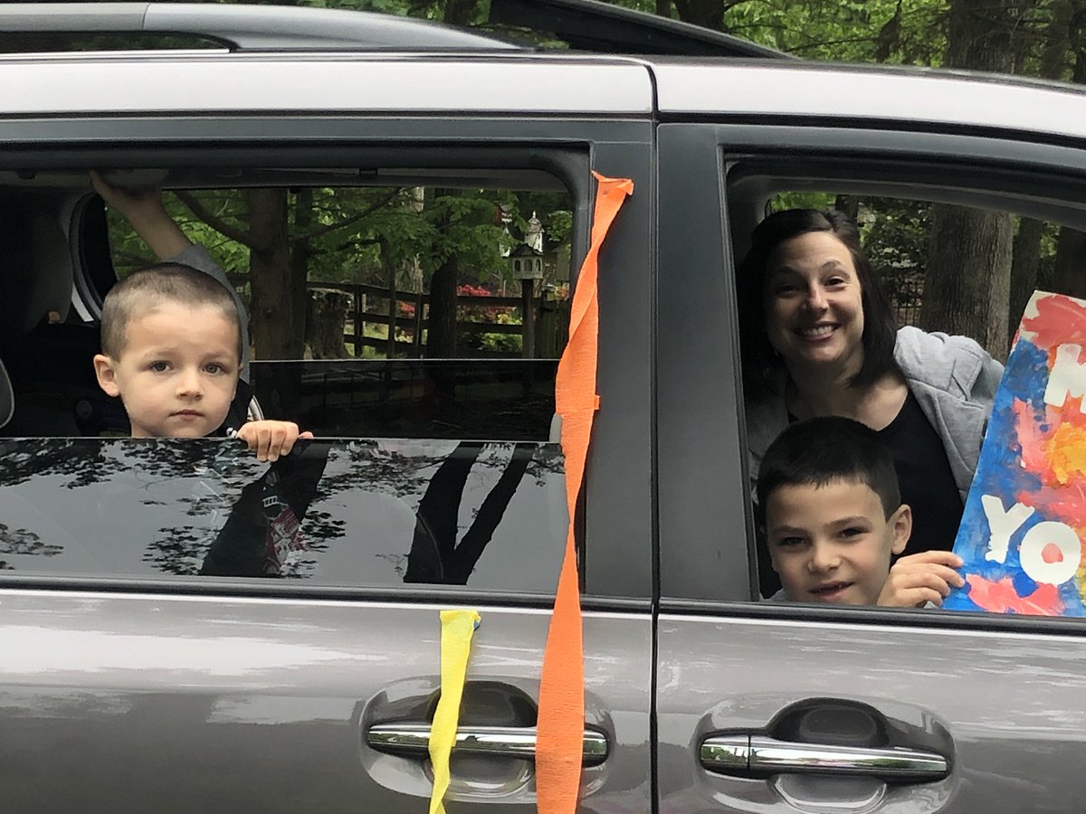 Wschultz23's tweet photo. I was surprised with the most amazing student car parade today! GES students rock! ❤️@GreenvilleES https://t.co/4rcFdBVbGY