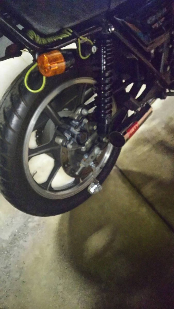 SlGwq6BMlQ1IfsI's tweet photo. 車両発見に御協力してください！！
5月8日朝に何者かに横浜市神奈川区松見町で盗難に気づいたそうです！
横浜Cや46-71カワサキZ400FXメーターの形に特徴あり悪徳業者又は個人的に流されると思いますのでこの車両を見た又は書なしで売りに出てる等情報求む！鬼拡散RT車両犯人確保御協力お願いします！ https://t.co/Ed7Vc8Z10U