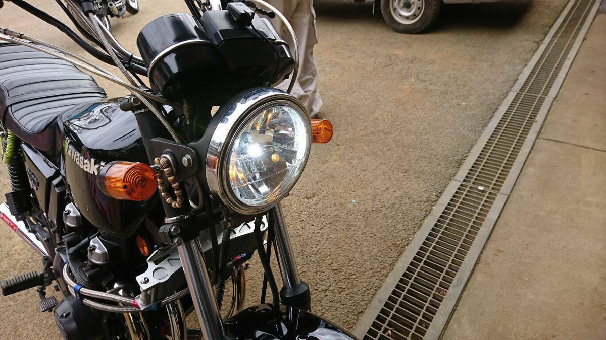 SlGwq6BMlQ1IfsI's tweet photo. 車両発見に御協力してください！！
5月8日朝に何者かに横浜市神奈川区松見町で盗難に気づいたそうです！
横浜Cや46-71カワサキZ400FXメーターの形に特徴あり悪徳業者又は個人的に流されると思いますのでこの車両を見た又は書なしで売りに出てる等情報求む！鬼拡散RT車両犯人確保御協力お願いします！ https://t.co/Ed7Vc8Z10U