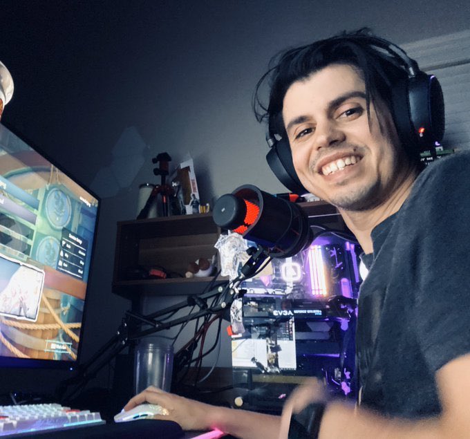 SupportStreamz's tweet image. Creative artist and variety gamer @aarondotjpeg has been popping off on Twitch since Nov.
Check out our featured streamer ✅

twitch.tv/aarondotjpeg